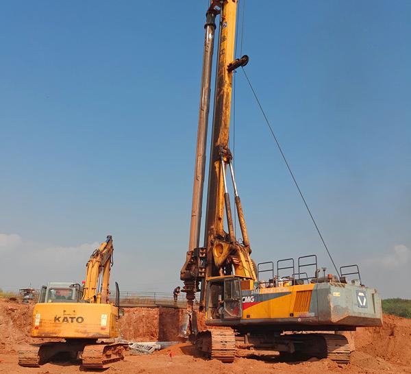 玻璃精雕機(jī)在安裝工件和夾具時(shí)要考慮的問題有哪些？